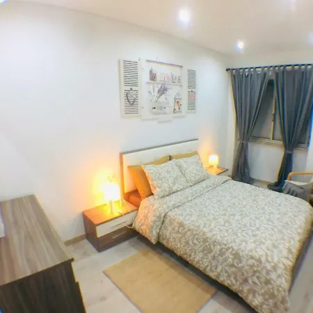 Casa Contour 塞图巴尔